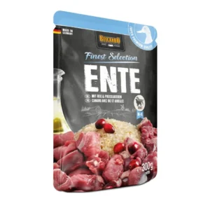Belcando pato con arroz y arándanos rojos silvestres